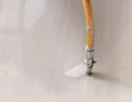 诏安瓷砖空鼓维修公司专业解答在瓷砖铺贴过程中，如果使用的砂料过粗（如全部使用了粗砂），可能会导致以下问题